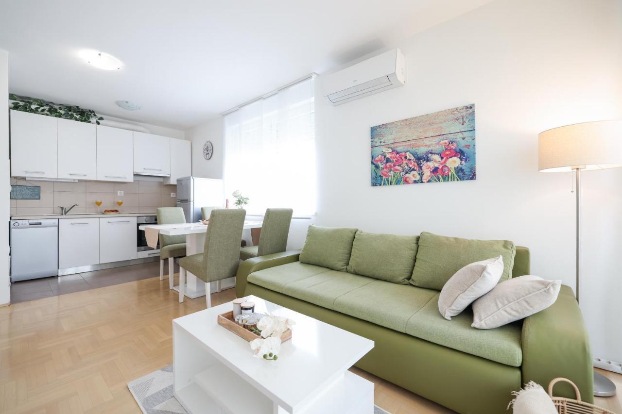 Cozy Niko - Private Parking And Balcony Apartamento
